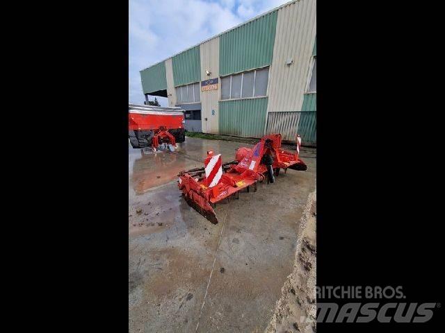 Kuhn HR3004 كاسحات