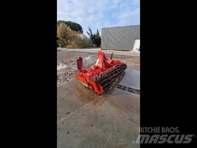 Kuhn HR3004 كاسحات