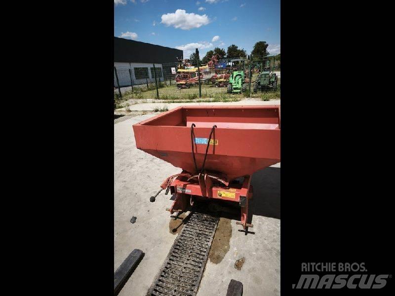 Kuhn MDS 81 معدات فرد المواد المعدنية