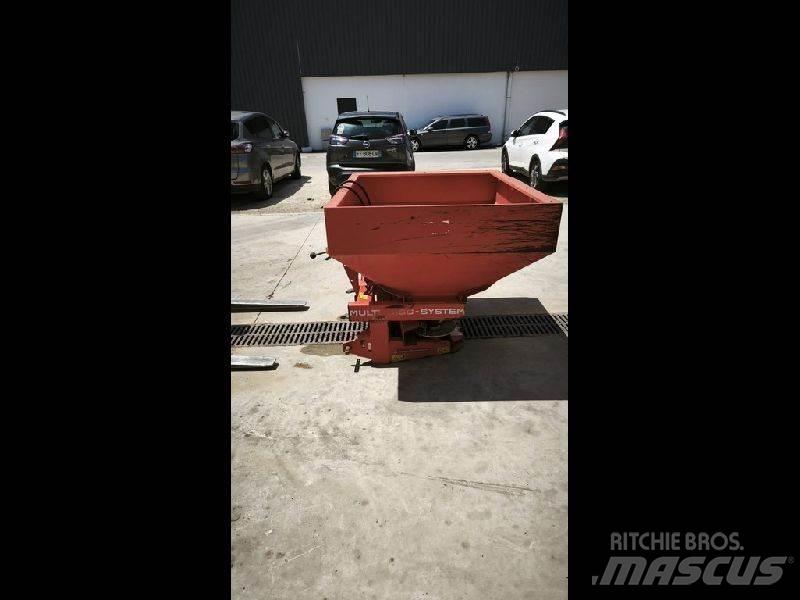 Kuhn MDS 81 معدات فرد المواد المعدنية