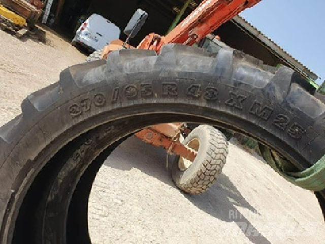 Michelin XM 25 ماكينات زراعية أخرى