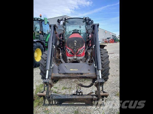 Valtra G115 الجرارات