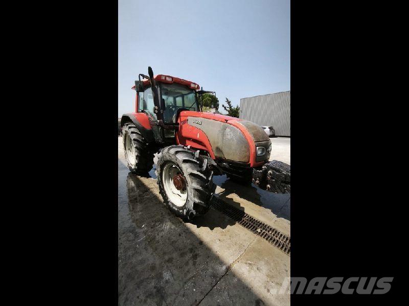Valtra T140 الجرارات