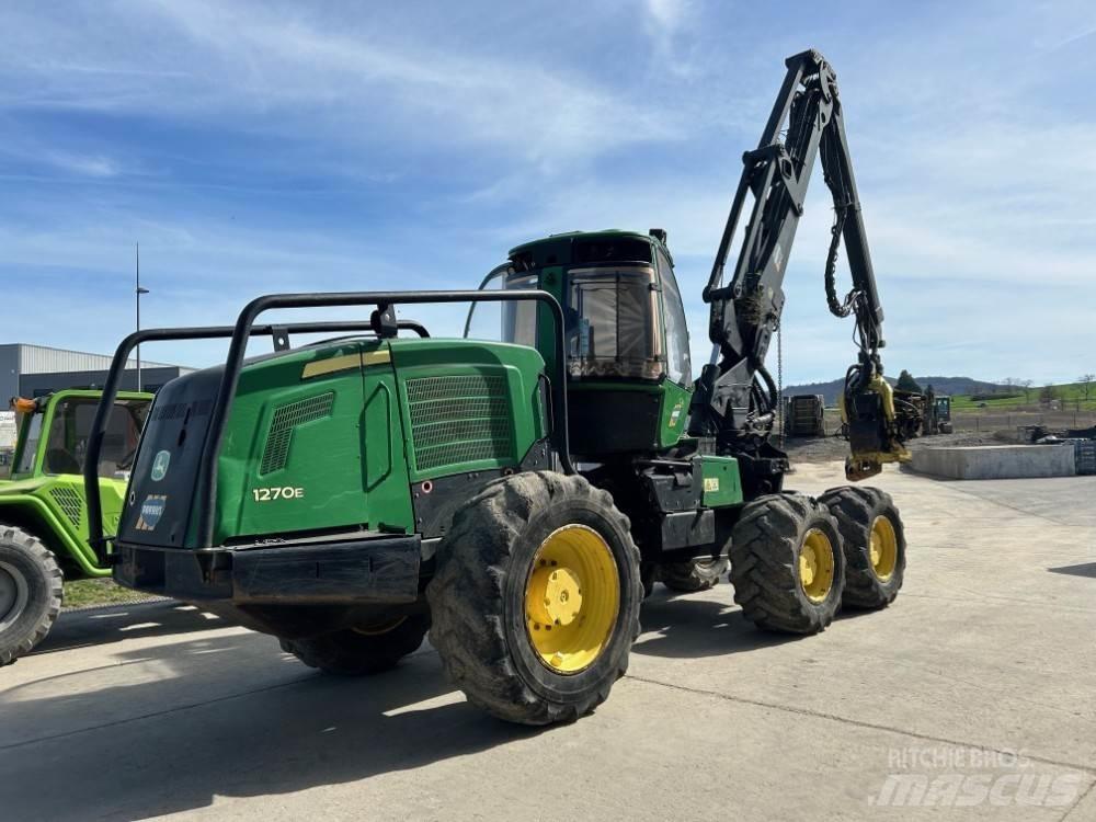 John Deere 1270E قاطعات وجامعات الأشجار