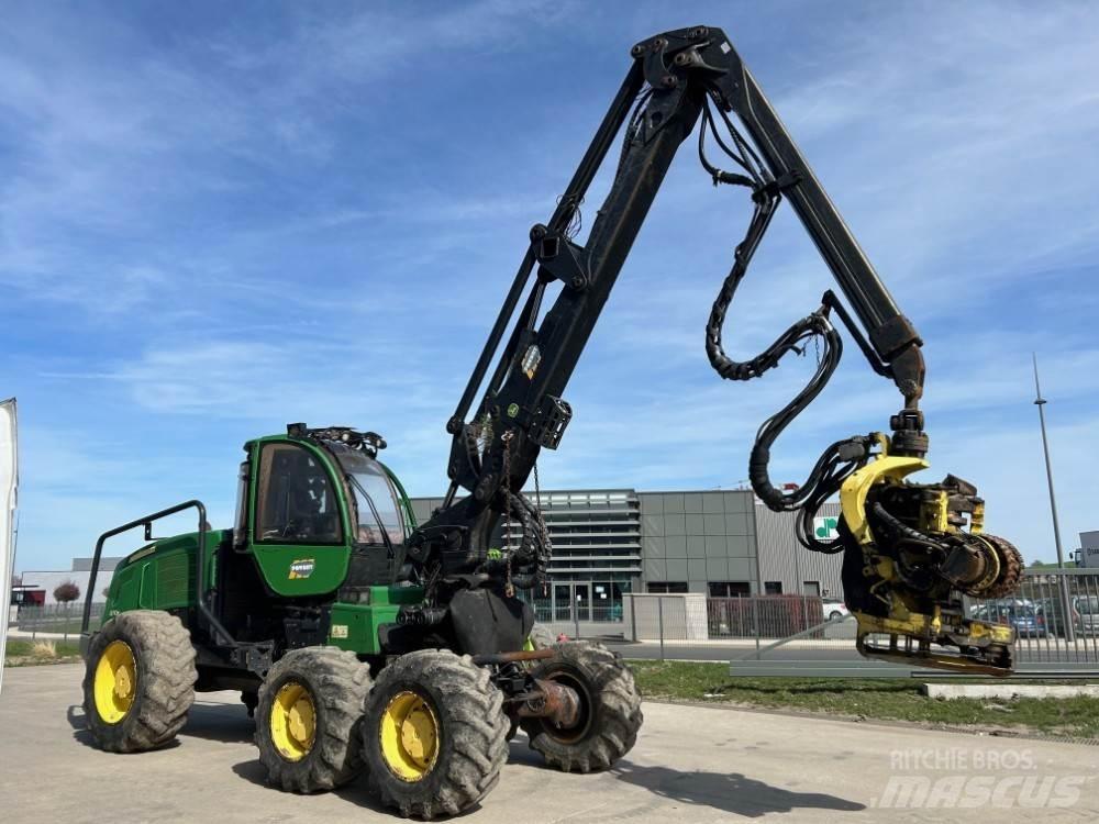 John Deere 1270E قاطعات وجامعات الأشجار