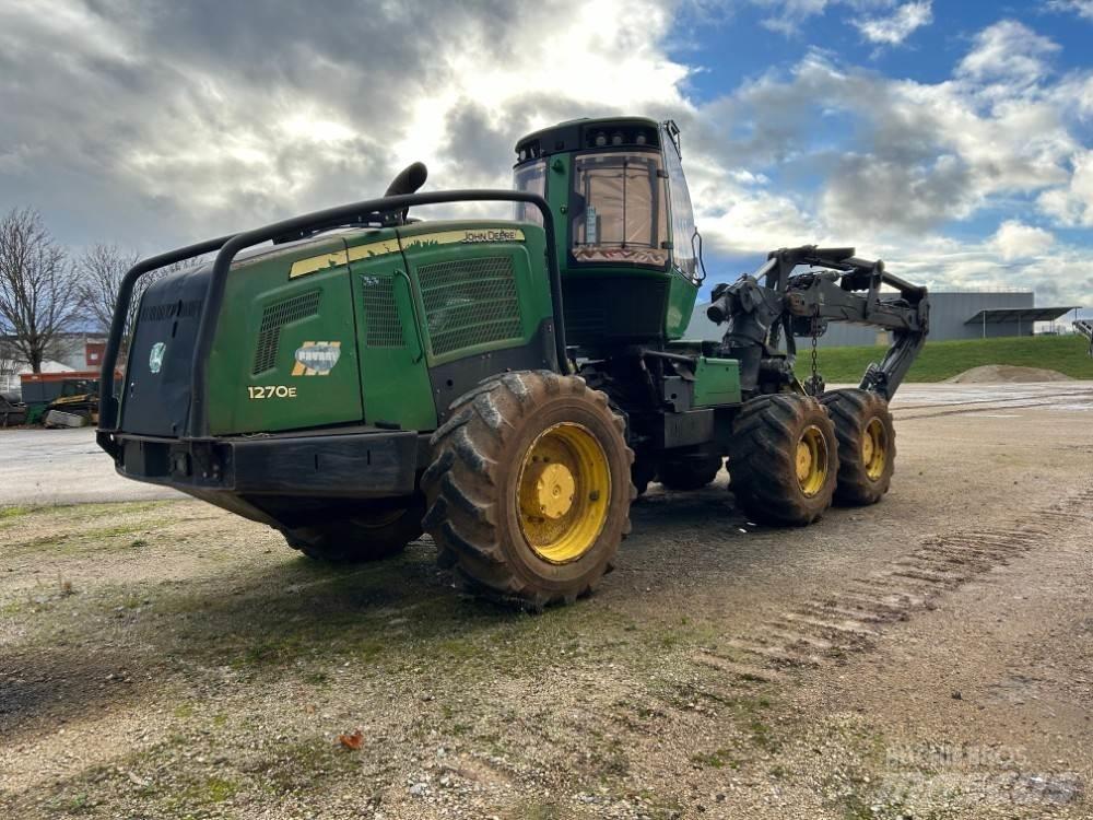 John Deere 1270E قاطعات وجامعات الأشجار