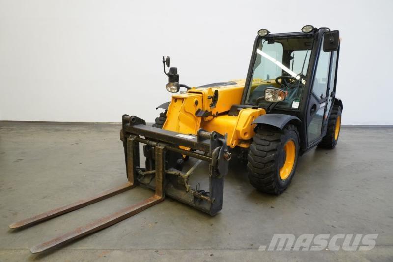 JCB 525-60 مناولات متداخلة