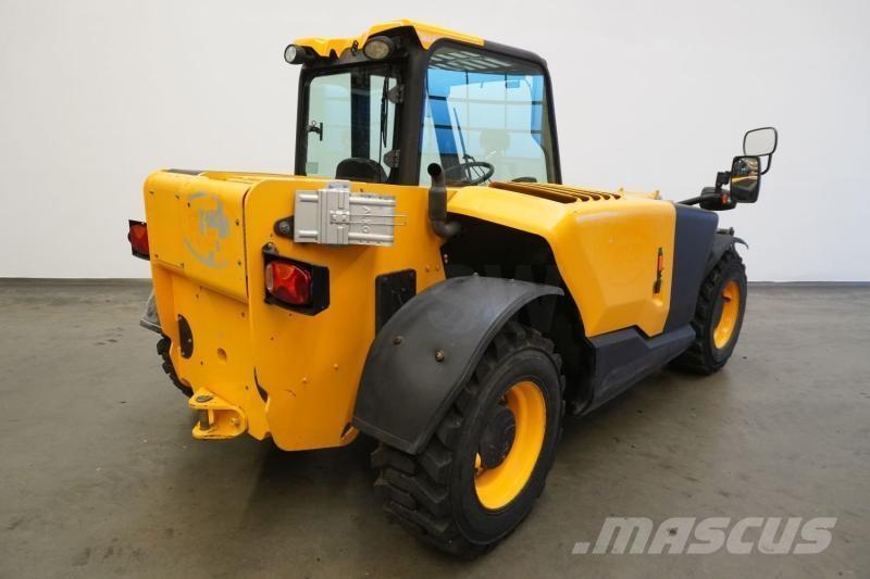 JCB 525-60 مناولات متداخلة