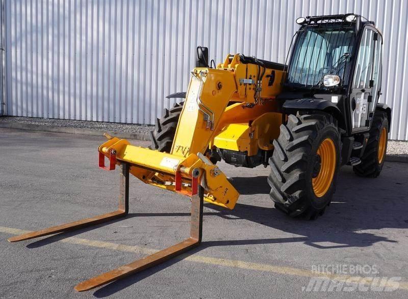 JCB 535-95 مناولات متداخلة
