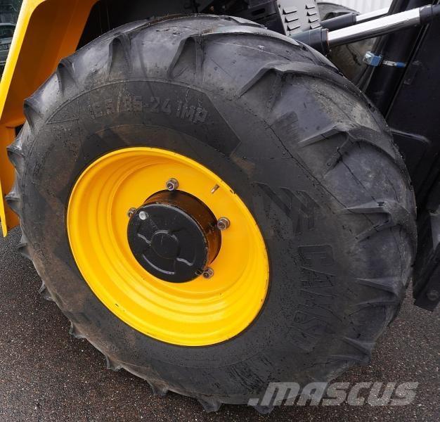 JCB 940-4 شاحنات الطرق الوعرة