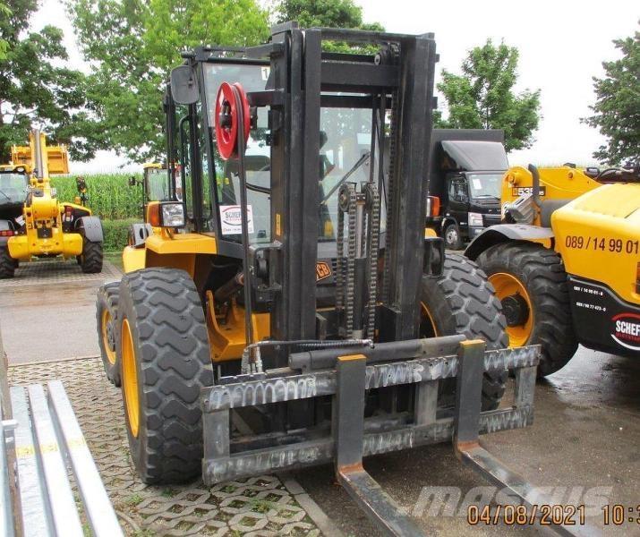JCB 940-4 شاحنات الطرق الوعرة