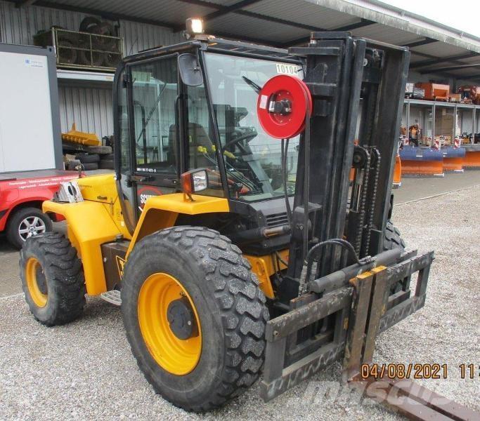JCB 940-4 شاحنات الطرق الوعرة