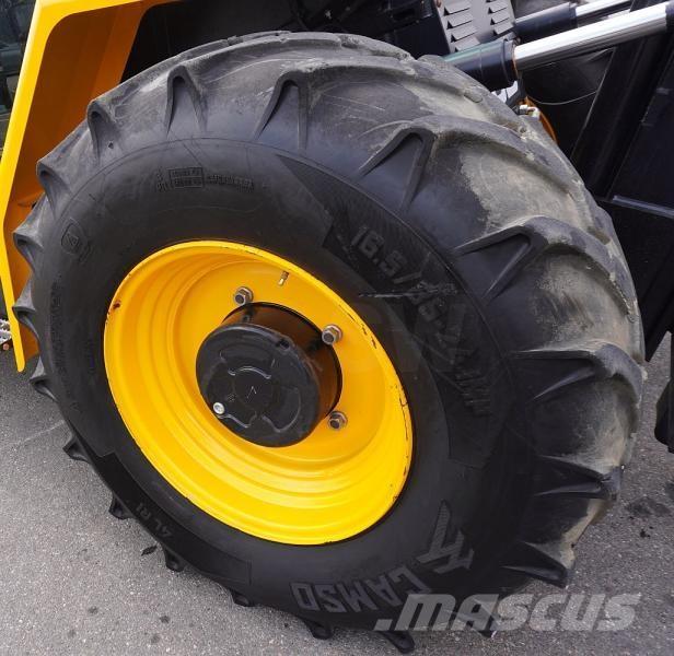 JCB 940-4 شاحنات الطرق الوعرة