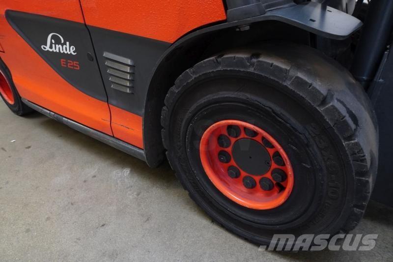 Linde E 25 387 شاحنات ذات رافعات شوكية تعمل بالكهرباء