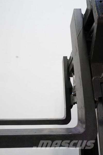 OM Xi 14 شاحنة مناولة