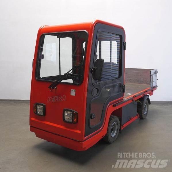 Pefra 610 شاحنة قاطرة