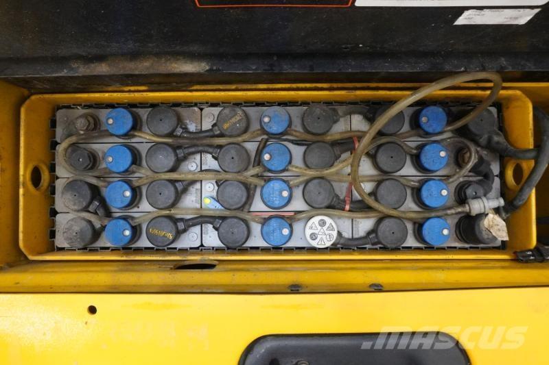 Yale MS12AC شاحنات مناولة ذاتية الدفع