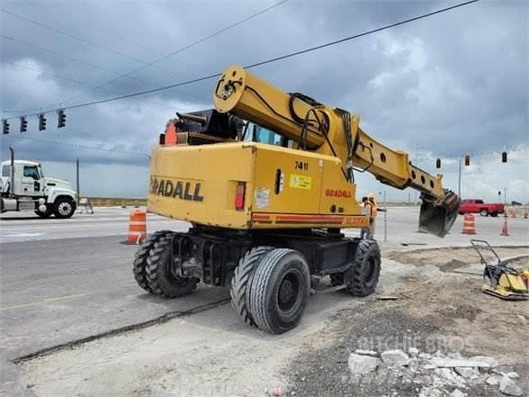 Gradall XL3300 V Wheeled excavators