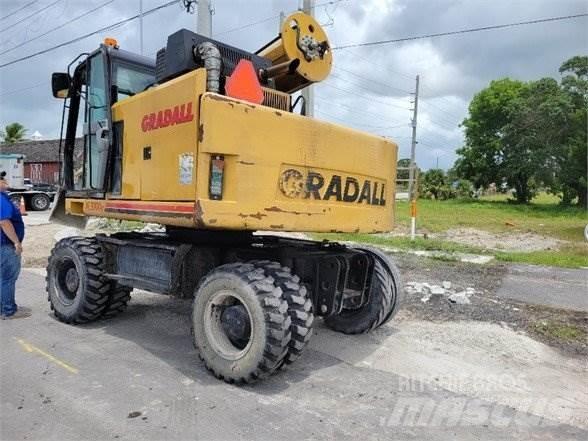 Gradall XL3300 V Wheeled excavators