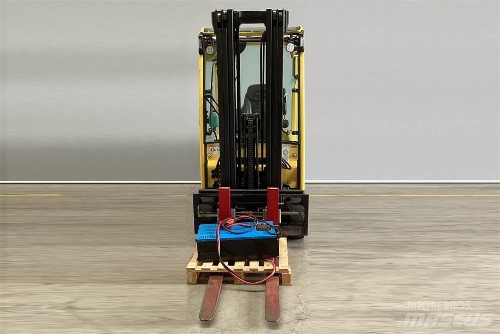 Hyster J1.6XN شاحنات ذات رافعات شوكية تعمل بالكهرباء