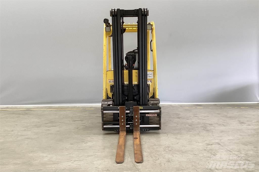 Hyster J2.5XN شاحنات ذات رافعات شوكية تعمل بالكهرباء