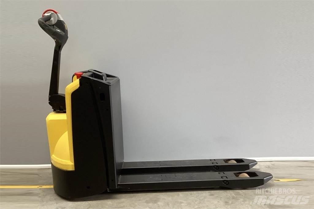 Hyster P1.6 معدات التكديس الجوالة