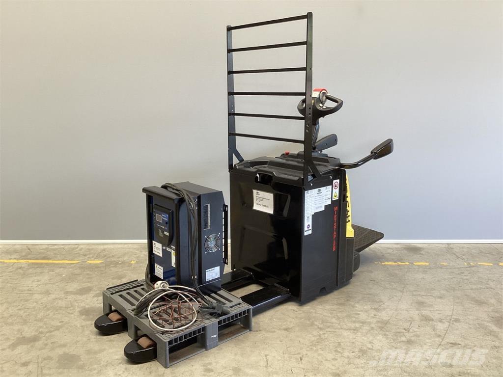 Hyster P2.0S معدات التكديس الجوالة