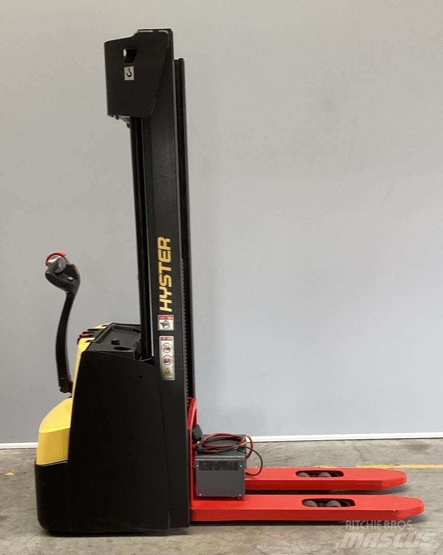 Hyster S1.4 معدات التكديس الجوالة