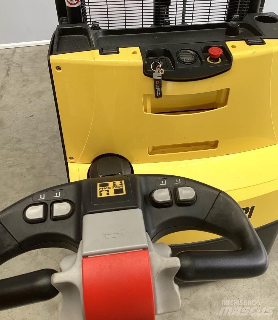 Hyster S1.4 معدات التكديس الجوالة