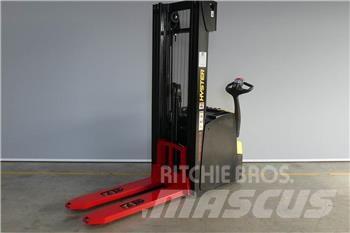 Hyster S1.6il معدات التكديس الجوالة