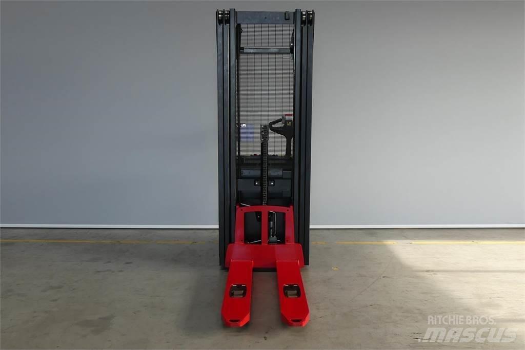 Hyster S1.6il معدات التكديس الجوالة