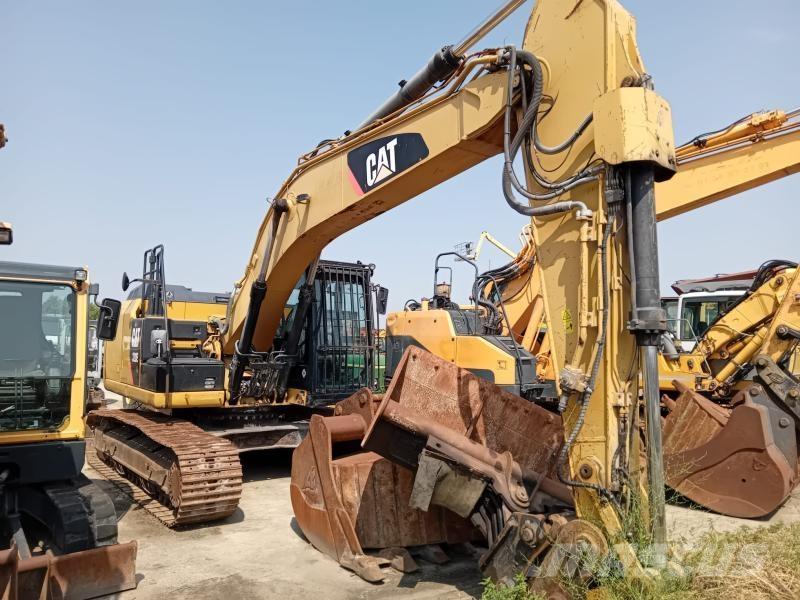 CAT 320EL حفارات زحافة