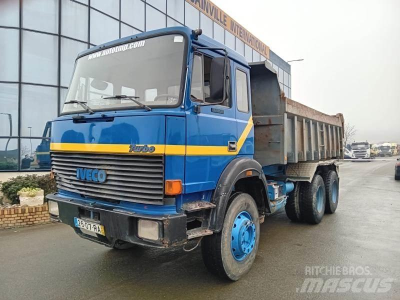 Iveco 260 36H شاحنات قلابة