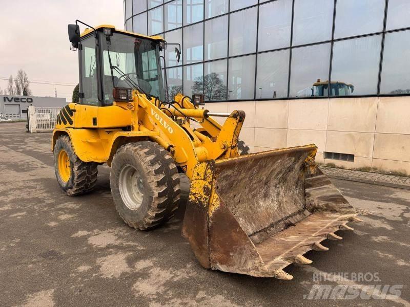 Volvo L 35 BZ لوادر بعجل