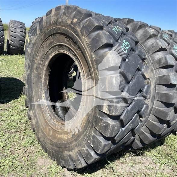 Maxim 20.5X25 الإطارات والعجلات والحافات
