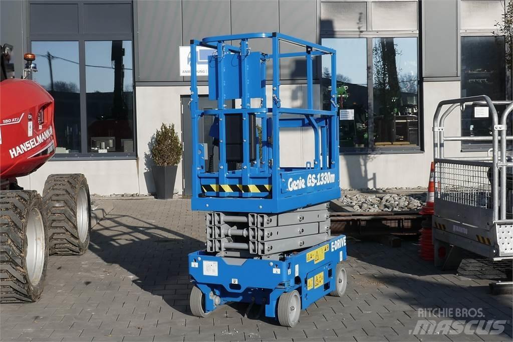 Genie GS 1330 رافعات مقصية الشكل