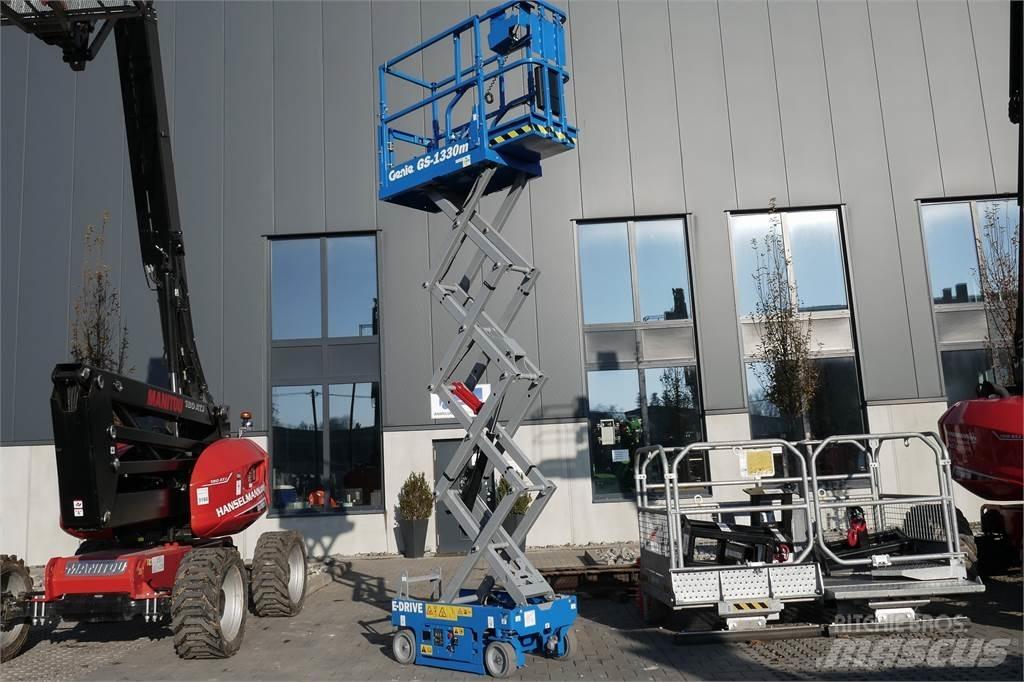 Genie GS 1330 رافعات مقصية الشكل
