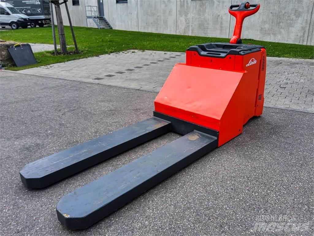 Linde T 30 معدات التكديس الجوالة