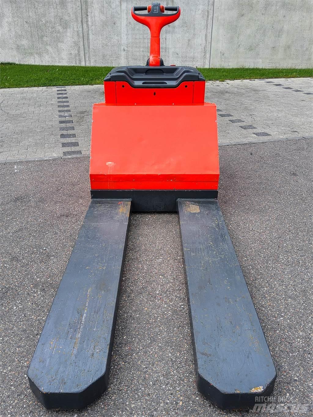 Linde T 30 معدات التكديس الجوالة