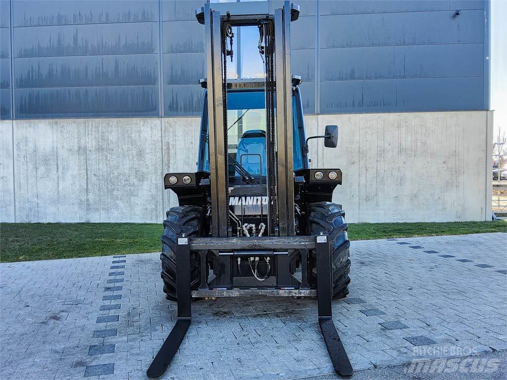 Manitou M 30-4 شاحنات الطرق الوعرة