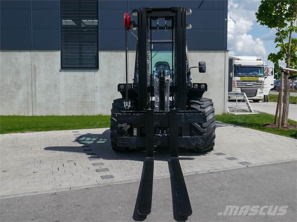 Manitou M 50-4 شاحنات الطرق الوعرة