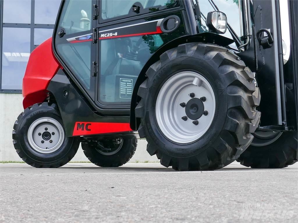 Manitou MC 25-4 شاحنات الطرق الوعرة