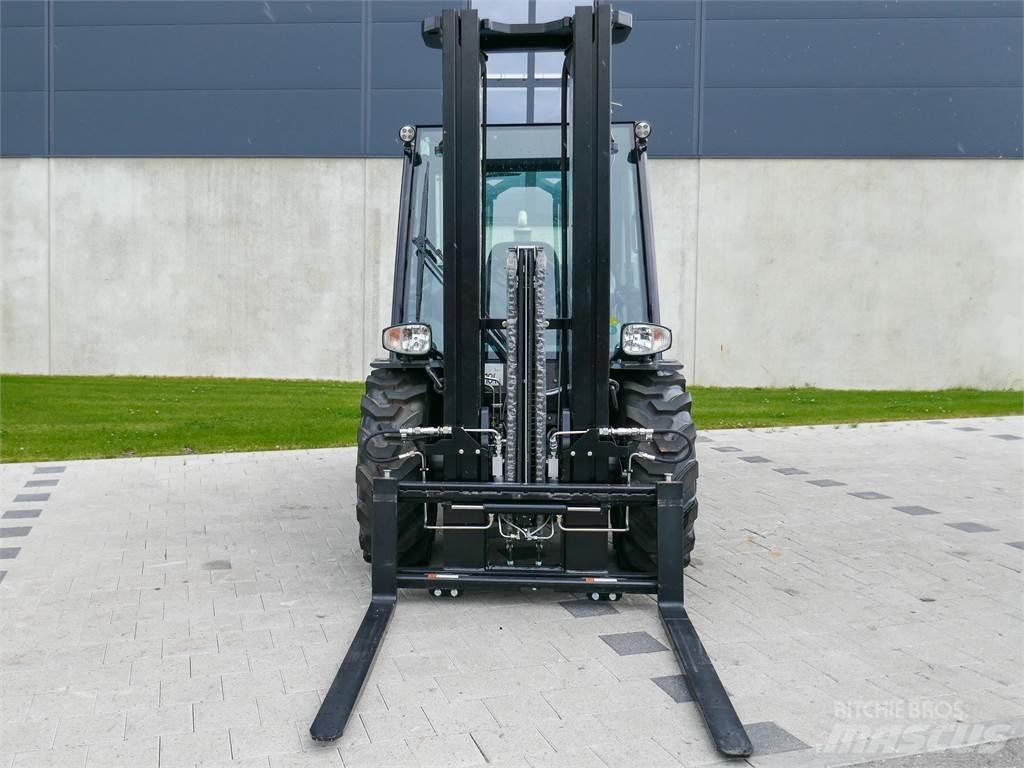 Manitou MC 25-4 شاحنات الطرق الوعرة