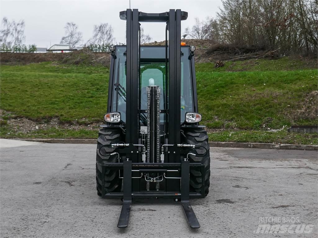 Manitou MC 25-4 شاحنات الطرق الوعرة