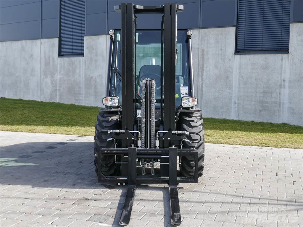 Manitou MC 25-4 شاحنات الطرق الوعرة
