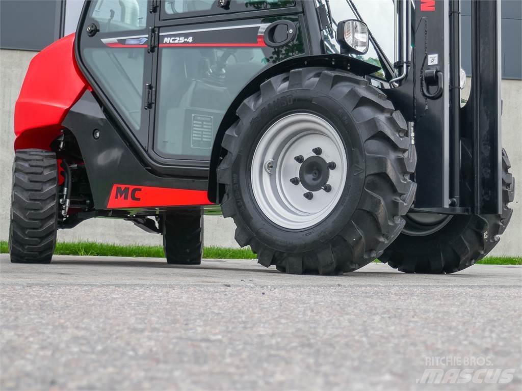 Manitou MC 25-4 شاحنات الطرق الوعرة