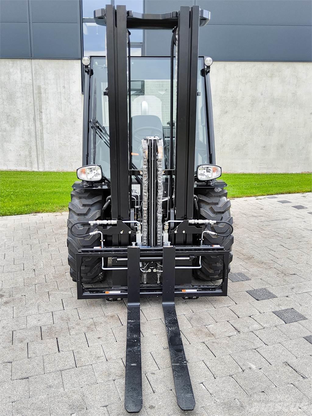 Manitou MC 25-4 شاحنات الطرق الوعرة