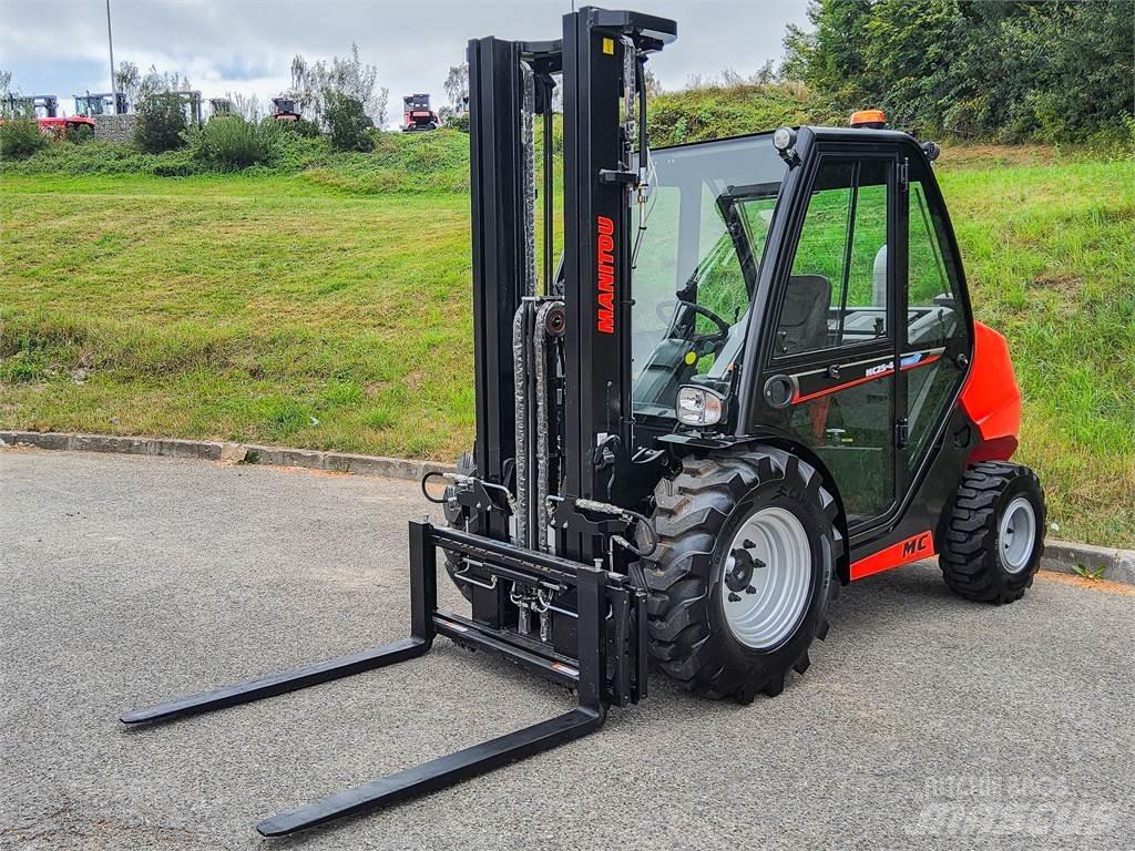 Manitou MC 25-4 شاحنات الطرق الوعرة
