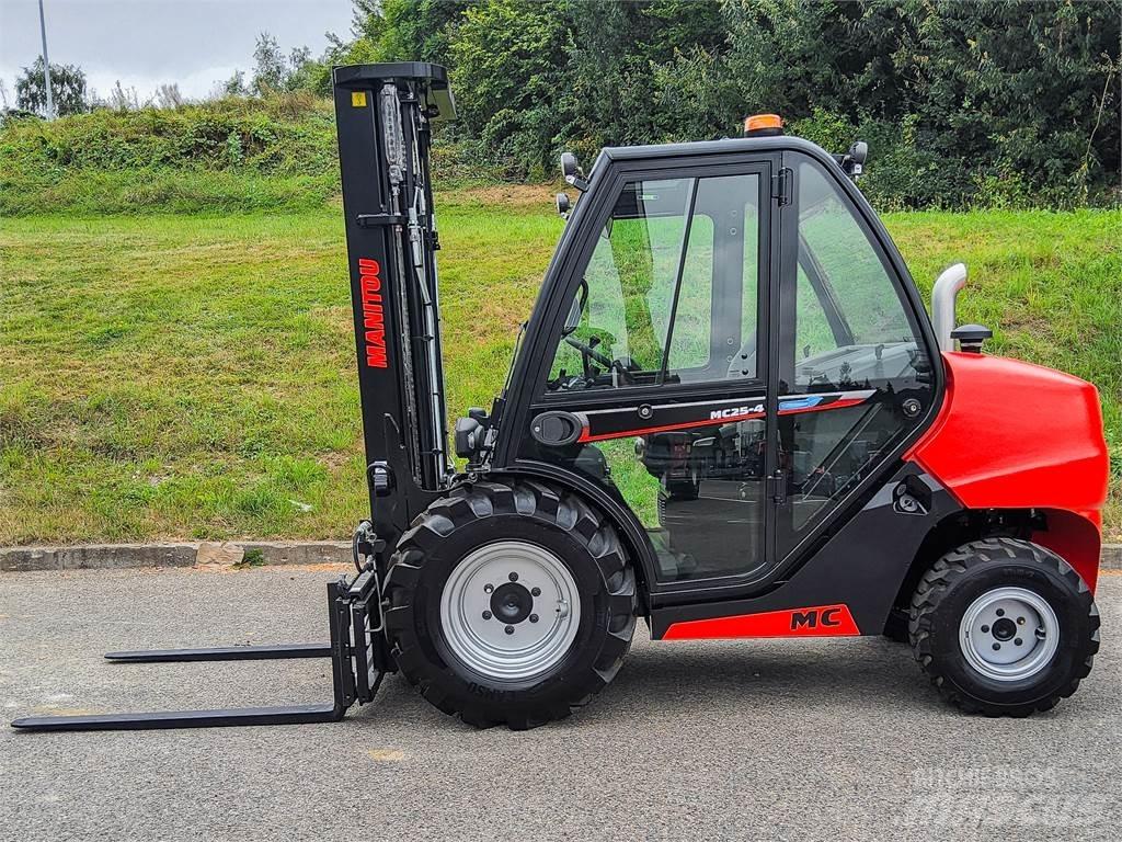 Manitou MC 25-4 شاحنات الطرق الوعرة