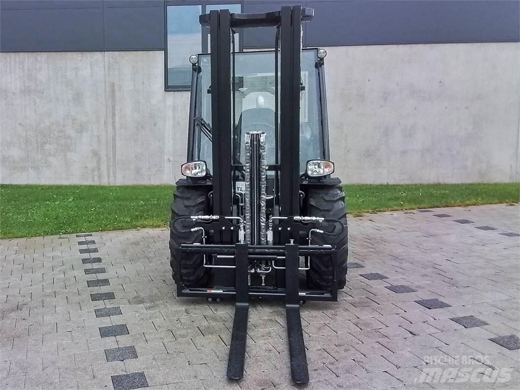Manitou MC 25-4 شاحنات الطرق الوعرة